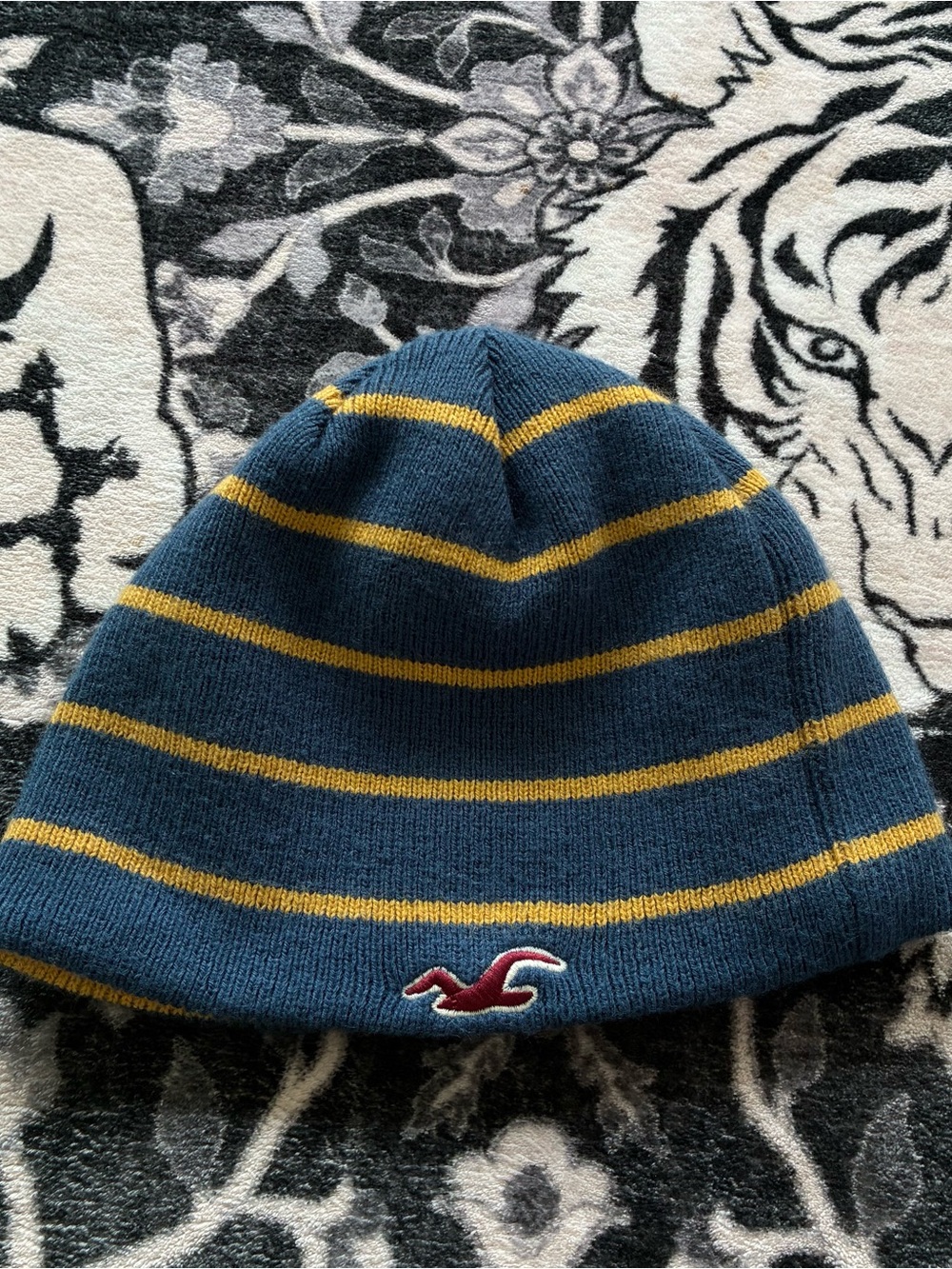 000 - VINTAGE 00s HOLLISTER Y2K REVERSIBLE STRIPPED BEANIE CAP